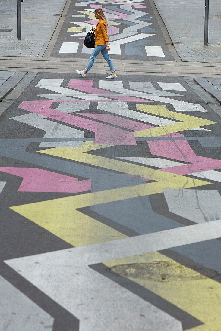Frankreich, Meurthe et Moselle, Nancy, Straßenmalerei von Sabina Lang und Daniel Baumann in der Rue des Ponts und der Rue de la Visitation im Rahmen des Projekts ADN (Art Dans Nancy)