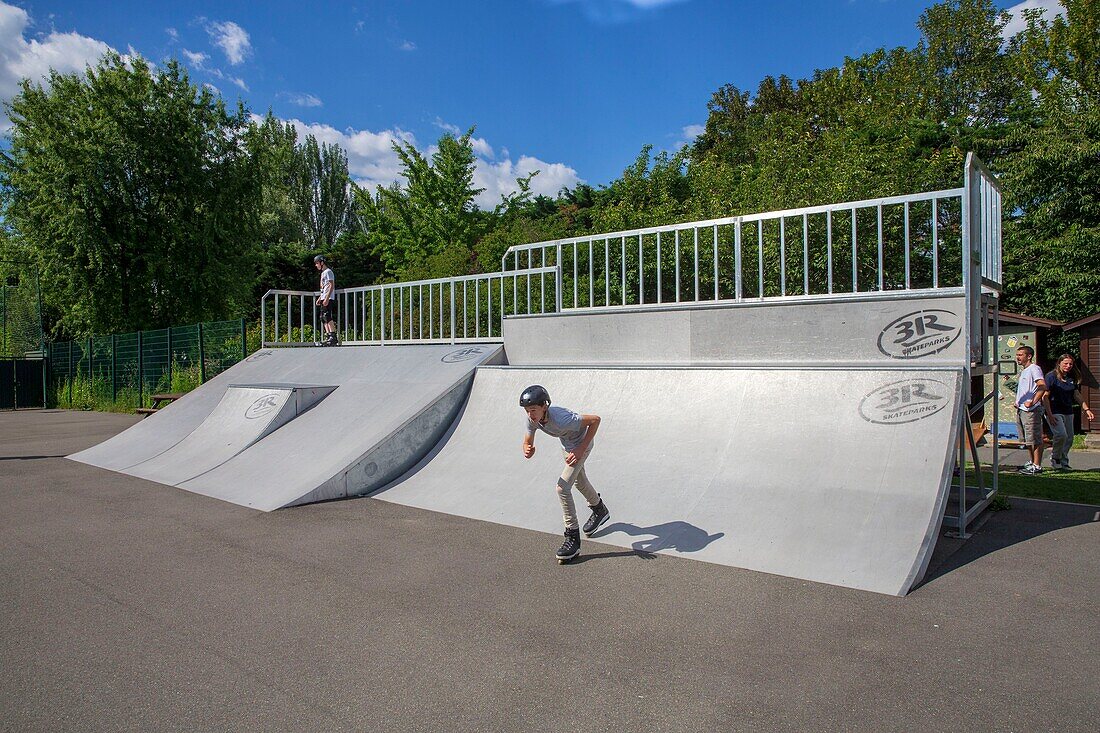 France, Hauts de Seine, Puteaux, Puteaux Island, roller skate park