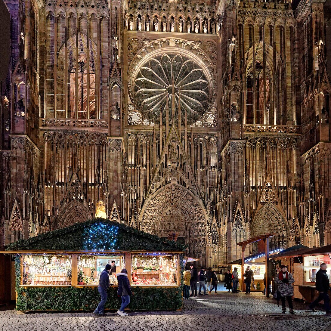 France, Bas Rhin, Strasbourg, old town listed as World Heritage by UNESCO, Christmas market (Christkindelsmarik) on place de la Cathedrale with Notre Dame Cathedral