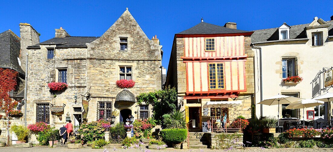 Frankreich, Morbihan, Rochefort en Terre, mit dem Label les plus beaux villages de France (Die schönsten Dörfer Frankreichs), Place du Puits