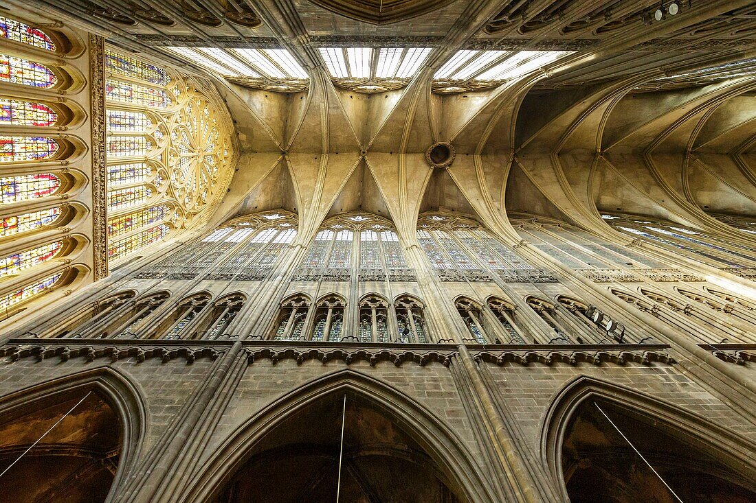 Frankreich, Moselle, Metz,Gotische Kathedrale Saint Etienne von Metz, das Kirchenschiff und die Glasfenster der Westfassade von Hermann de Munster