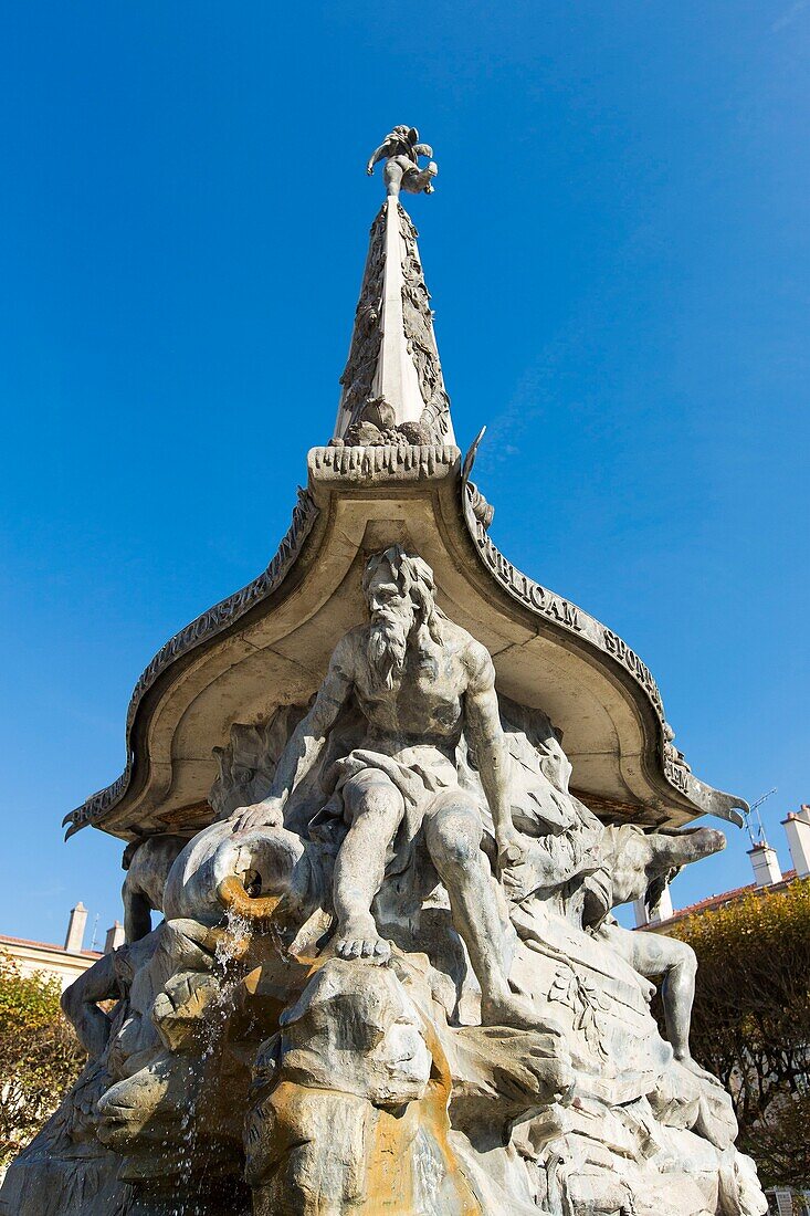 Frankreich, Meurthe et Moselle, Nancy, Place d'Alliance (Allianzplatz), von der UNESCO zum Weltkulturerbe erklärt, der Brunnen von Paul Louis Cyffle