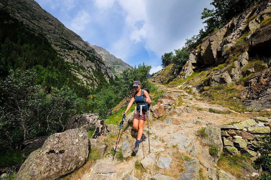 France, Isere, Saint-Christophe-en-Oisans, hiker on Lavey's trail