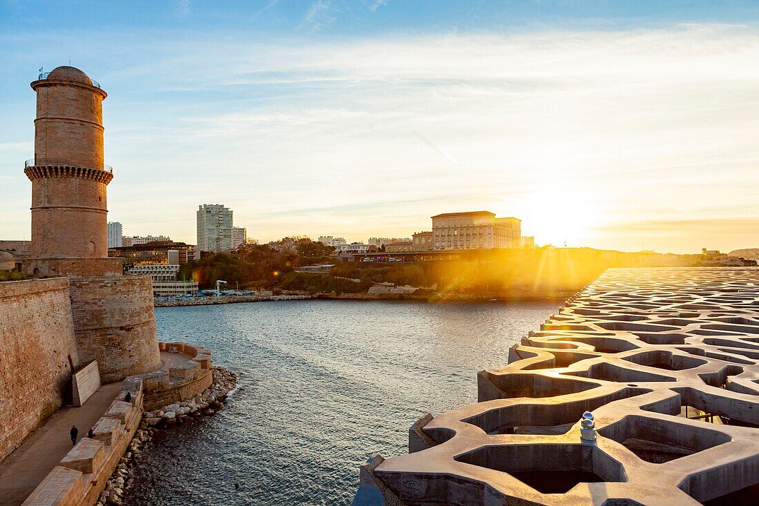 Frankreich, Bouches du Rhone, Marseille, 2. Bezirk, Euromediterranee-Gebiet, Stadtteil Arenc, Blick vom Mucem auf den Pharo und den Eingang zum Vieux Port