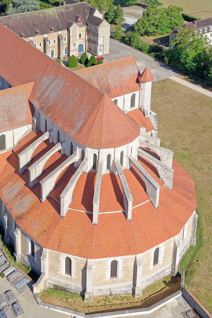 Frankreich, Yonne, Pontigny, die Zisterzienserabtei von Pontigny (Luftaufnahme)