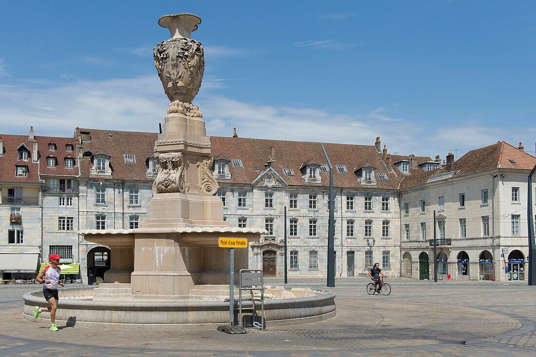 Frankreich, Doubs, Besancon, der Brunnen auf dem Place de la Revolution