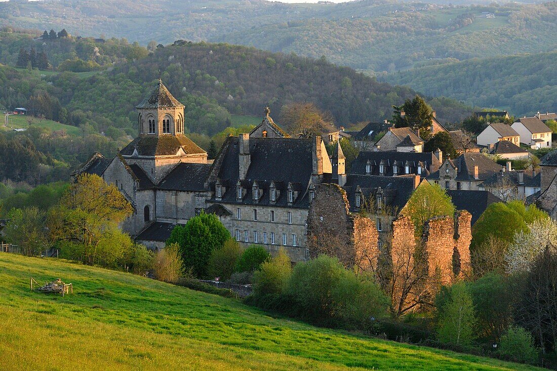 Frankreich, Correze, Aubazine, Römische Zisterzienserabtei aus dem 12. Jahrhundert und Kloster