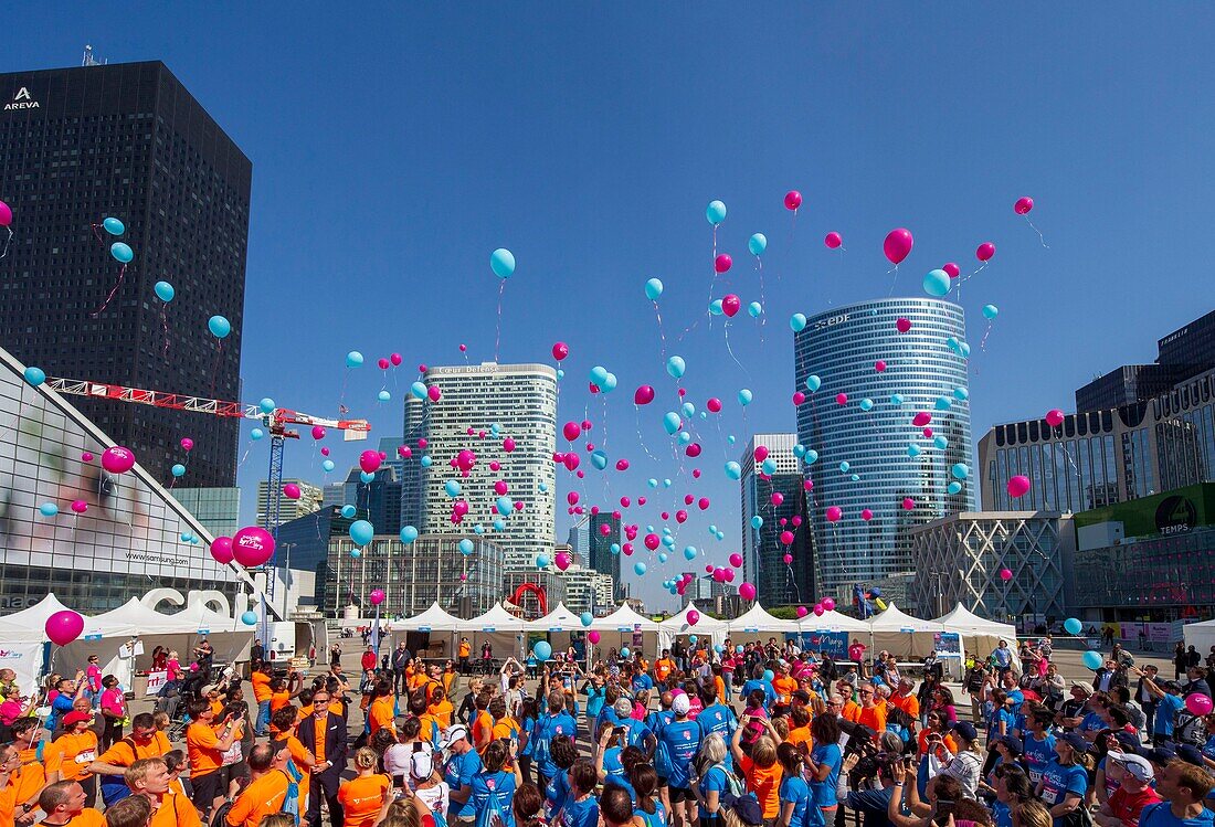 France, Hauts de Seine, La Défense operation, Race Child Cancer on the esplanade