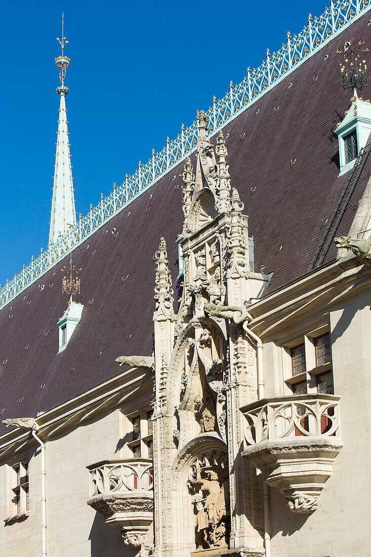 France, Meurthe et Moselle, Nancy, the Palais des Ducs de Lorraine (palace of the Dukes of Lorraine) now the Musee Lorrain, equidian statue of Duke Antoine de Lorraine