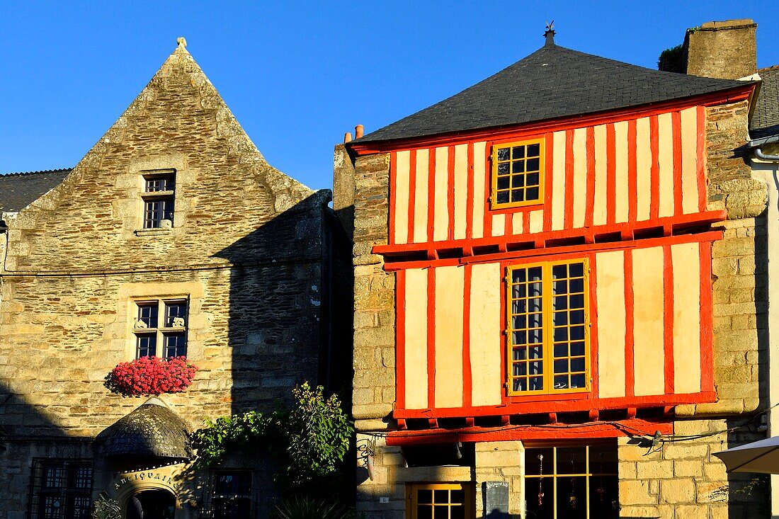 Frankreich, Morbihan, Rochefort en Terre, gekennzeichnet als les plus beaux villages de France (Die schönsten Dörfer Frankreichs), Place du Puits