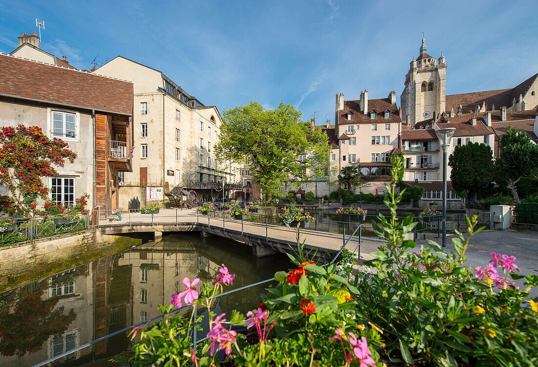 Frankreich, Jura, Dole, die Mühle und der kleine Schleusenplatz Gerber und Stiftskirche Notre Dame