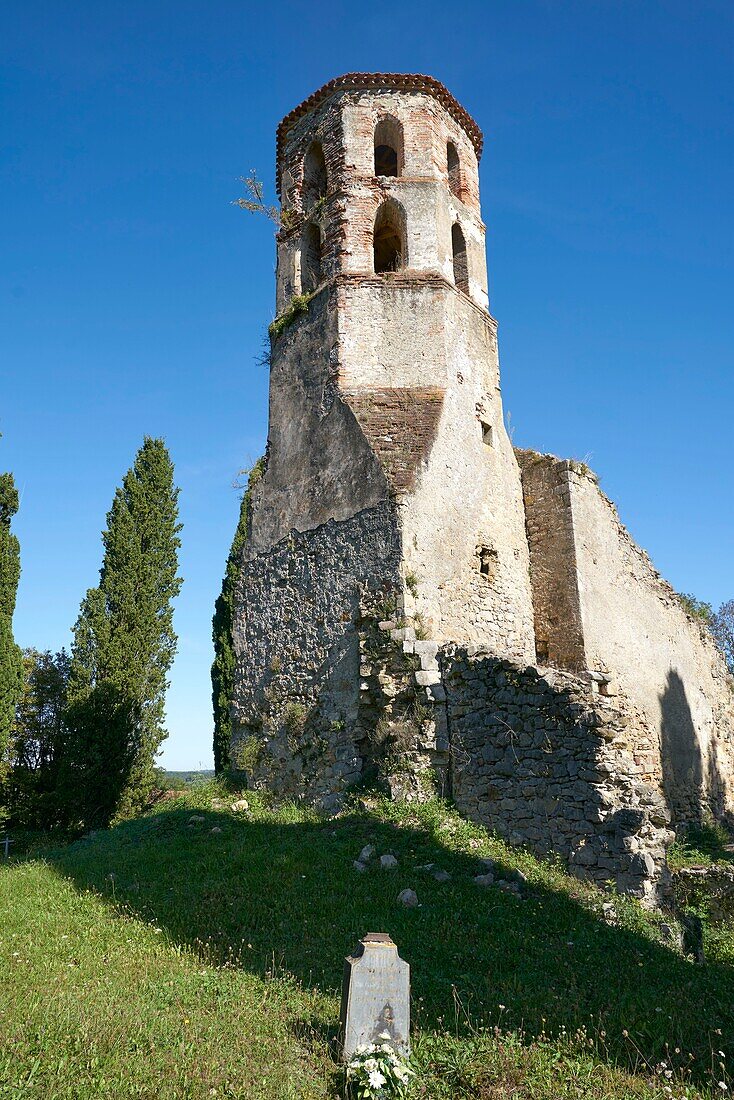 Frankreich, Ariege, Nogues, Glockenturm von Nogues, ehemalige Kirche aus dem 12.