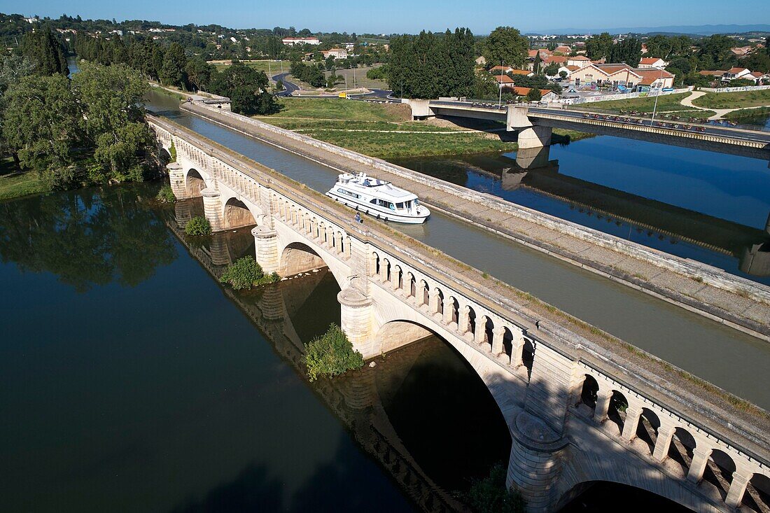 Frankreich, Hérault (34), Béziers, Canal du Midi, Béziers Kanalbrücke oder Orb-Brücke, Luftaufnahme