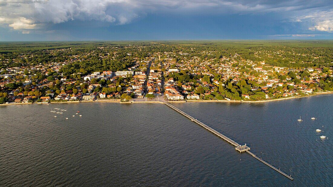 Frankreich, Gironde, Bassin d'Arcachon, Andernos-les-Bains, Gesamtansicht (Luftbild)