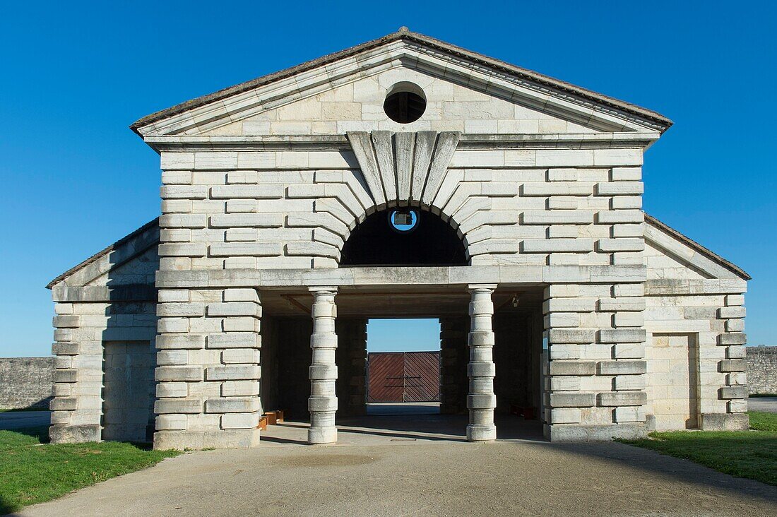 Frankreich, Doubs, Arc und Senans, in der von der UNESCO zum Weltkulturerbe erklärten königlichen Saline, die Stallungen hinter dem Haus des Direktors