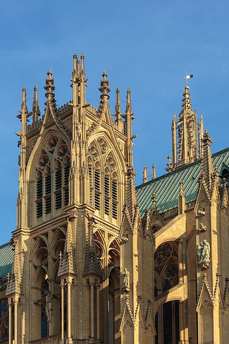 Frankreich, Moselle, Metz,Gotische Kathedrale Saint Etienne von Metz, Turm Charlemagne und Turm Mutte im Hintergrund