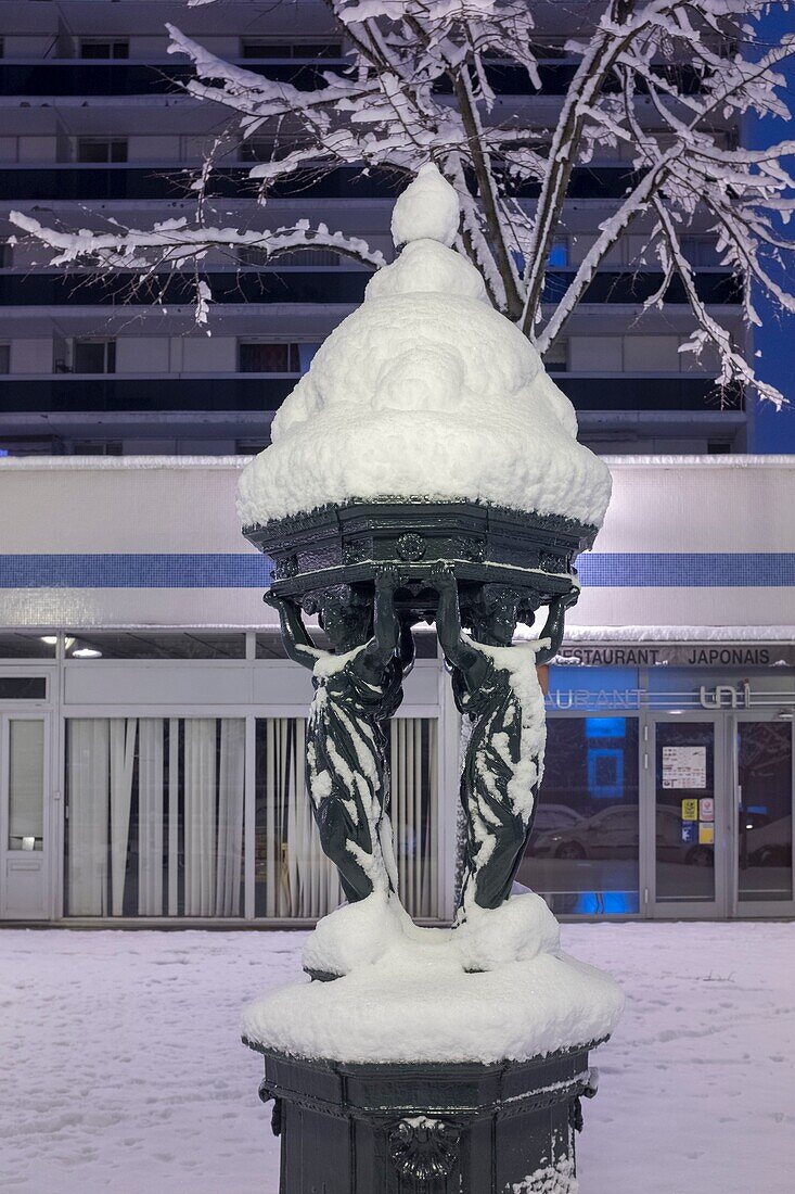 France, Hauts de Seine, Puteaux, city center under the snow