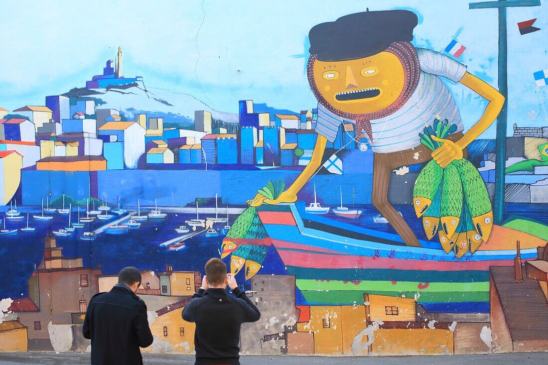Frankreich, Bouches du Rhone, Marseille, Panier-Viertel, Straßenkunst, Fresko, geschaffen 2014 vom Marseiller Künstler Seek313 und dem brasilianischen Künstler Nhobi