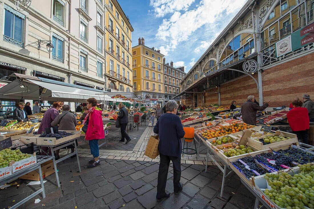 France, Isere, Grenoble, market on the Place de la Halle Sainte Claire