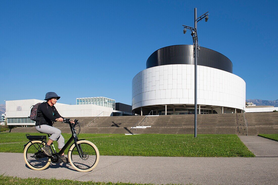 Frankreich, Isere, Grenoble, Radweg, Nationales Musikkonservatorium und MC2-Saal