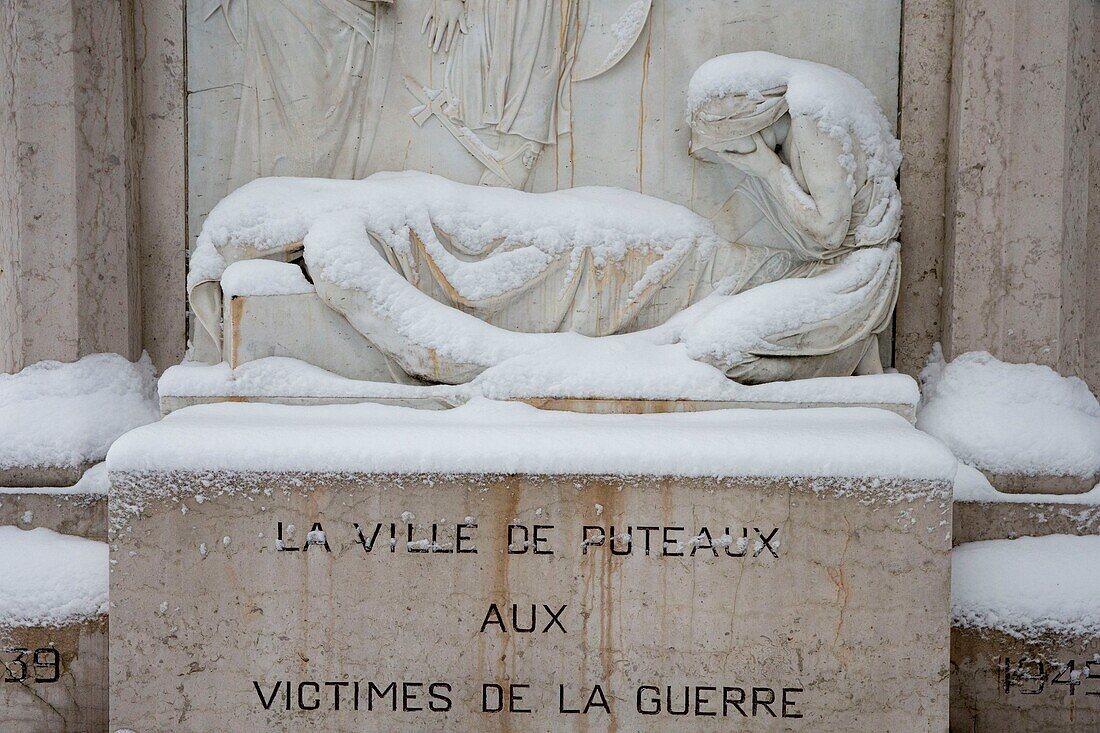 Frankreich, Hauts de Seine, Puteaux, der Neue Friedhof, Gräber mit Schnee