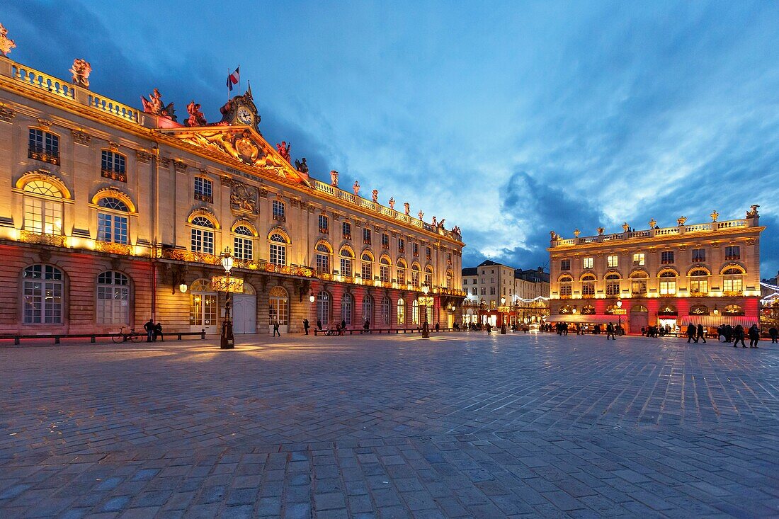 Frankreich, Meurthe et Moselle, Nancy, Stanislas-Platz (ehemaliger königlicher Platz), erbaut von Stanislas Leszczynski, König von Polen und letzter Herzog von Lothringen im 18. Jahrhundert, von der UNESCO zum Weltkulturerbe erklärt, Fassaden des Rathauses und des Pavillon Jacquet