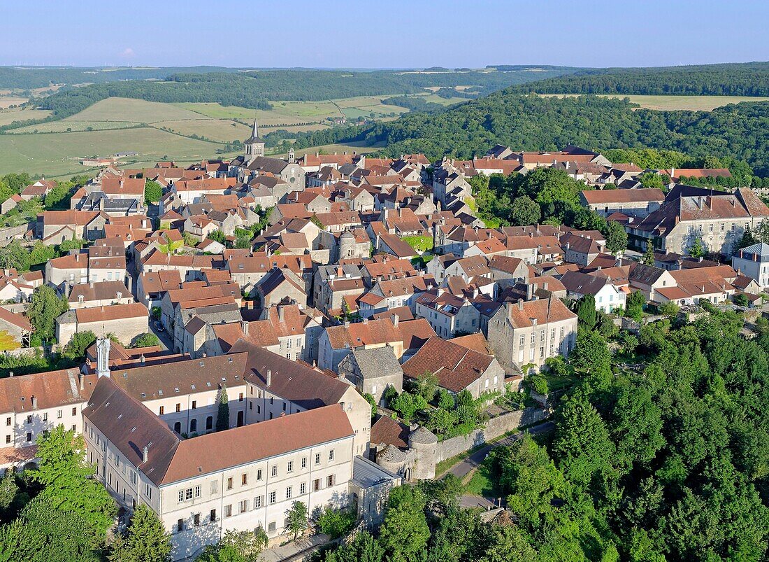 Frankreich, Cote d'Or, Flavigny sur Ozerain, weitere schöne Dörfer von Franceaer (Luftaufnahme)