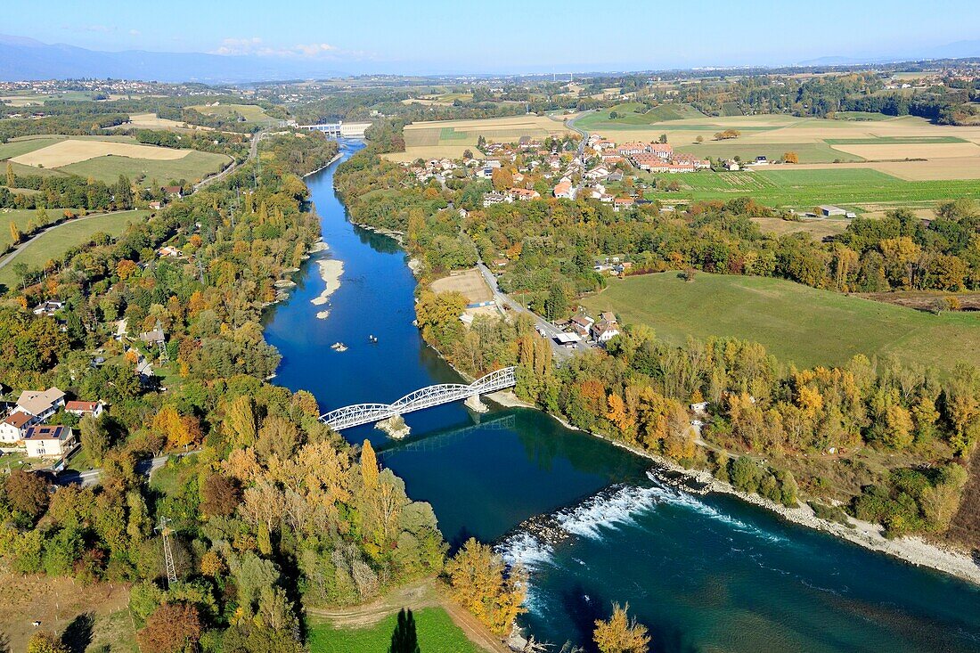 Frankreich, Ain, Franco-Franco-Brücke zwischen Chancy und Pougny an der Rhone (Luftaufnahme)