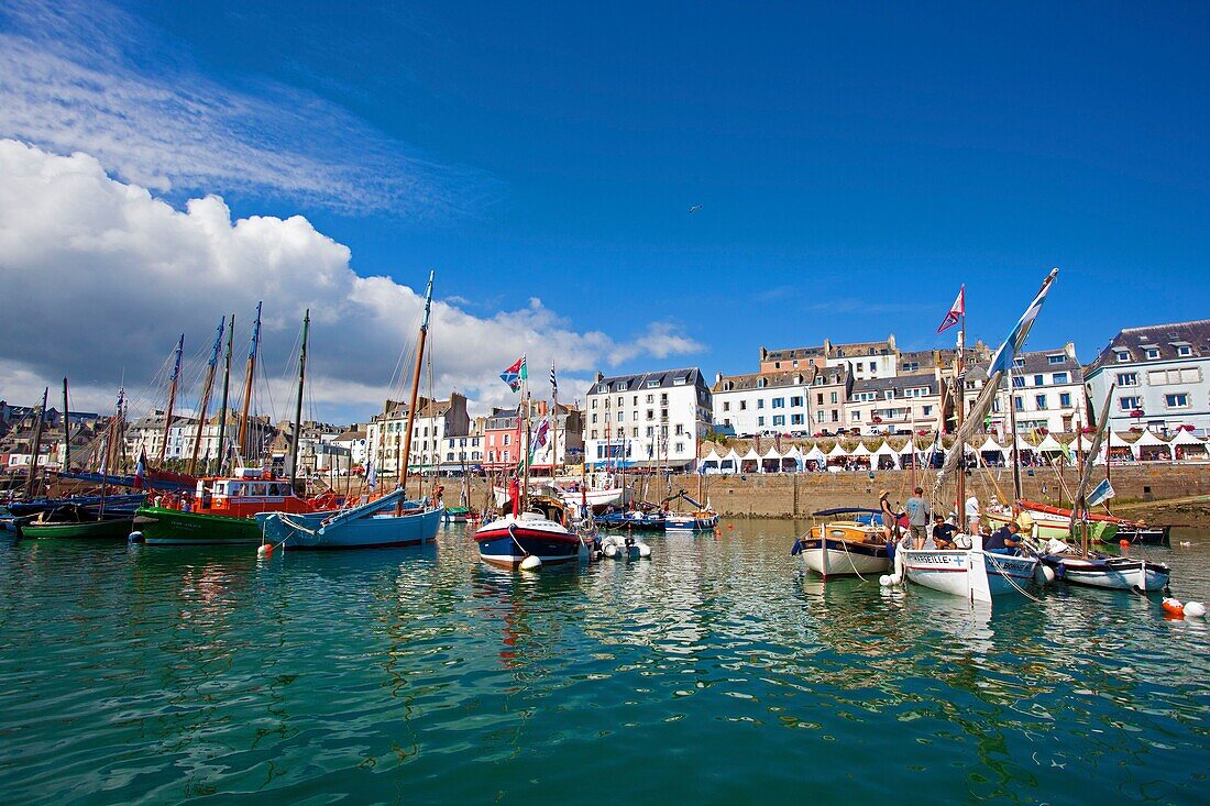 France, Finistere, Douarnenez, Festival Maritime Temps Fête, sailboats and old rigging on the port of Rosmeur