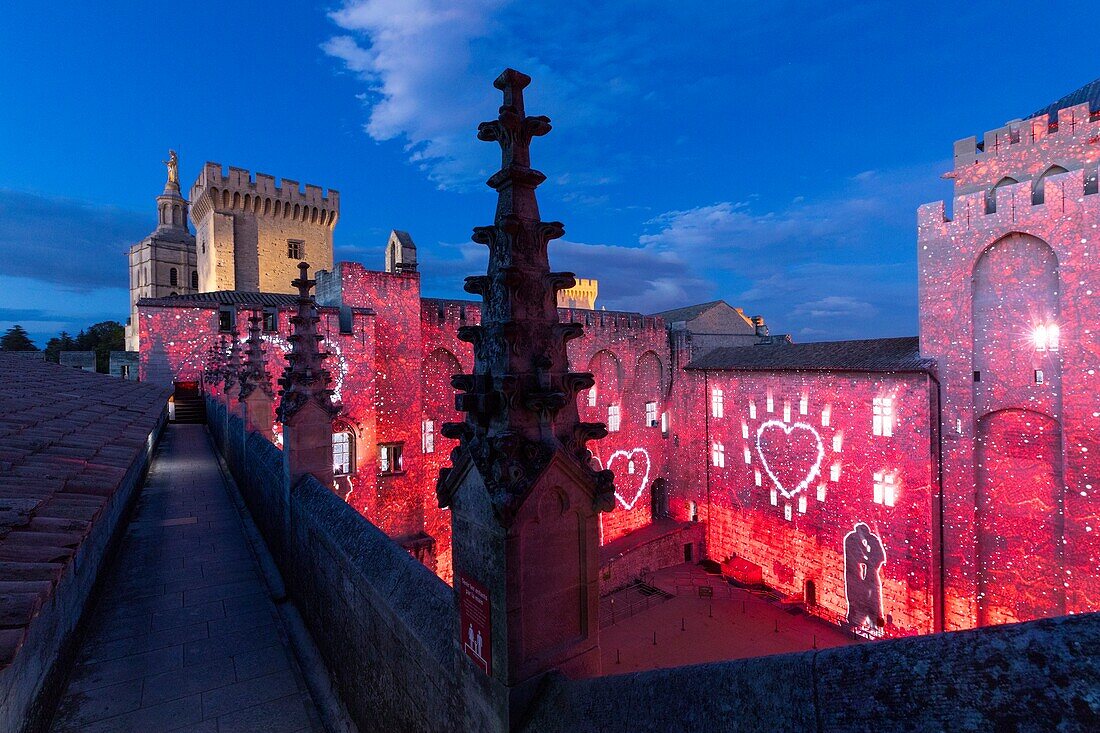 Frankreich, Vaucluse, Avignon, Palast der Päpste (XIV), von der UNESCO zum Weltkulturerbe erklärt, Helios Heritage Highlight Festival, Show Vibrations 2018