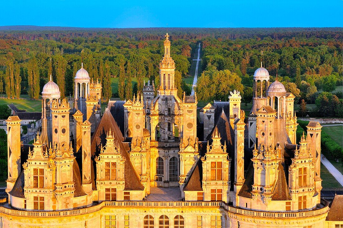 Frankreich, Loir et Cher, Loire-Tal (Weltkulturerbe der UNESCO), Chambord, das Schloss (Luftbild)