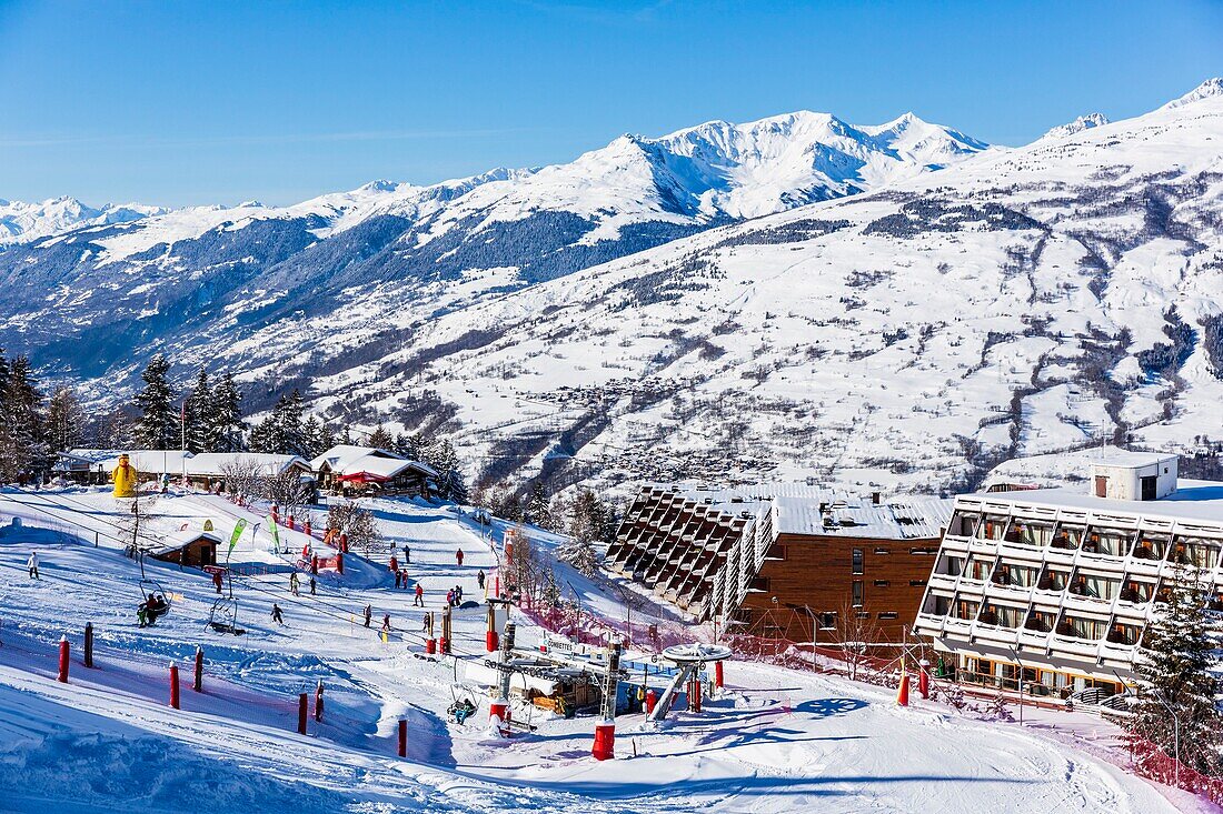 Frankreich, Savoie, Vanoise-Massiv, Tal der Haute Tarentaise, Les Arcs 1600, Teil des Paradiski-Gebietes, Blick auf das Beaufortain-Massiv