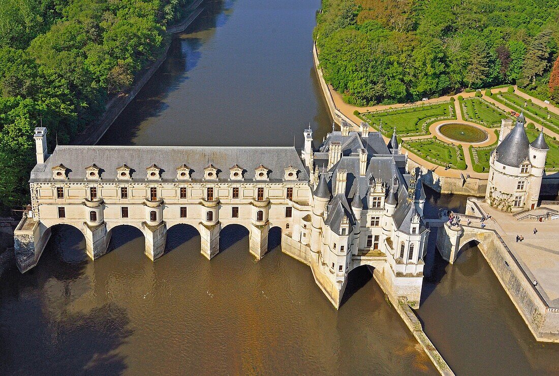 France, Indre et Loire, Chenonceau, Chenonceau castle (aerial view)