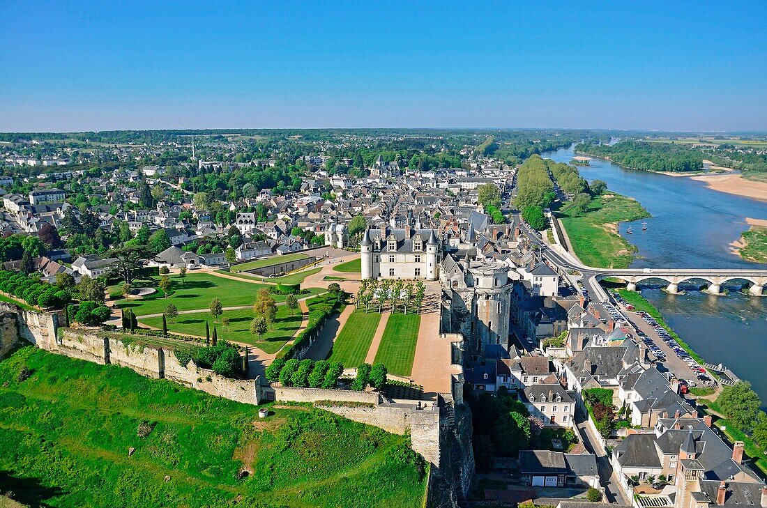 Frankreich, Indre et Loire, Loire-Tal, das von der UNESCO zum Weltkulturerbe erklärt wurde, Amboise, das Schloss (Luftaufnahme) Frankreich, Loir et Cher, Wohnhaus, Blois, (Luftaufnahme)