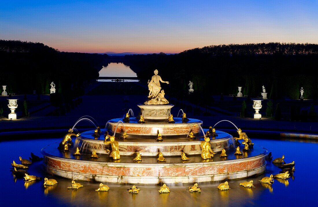 Frankreich, Yvelines, Versailles, Park des Schlosses von Versailles, Weltkulturerbe der UNESCO, die Fontäne von Latone
