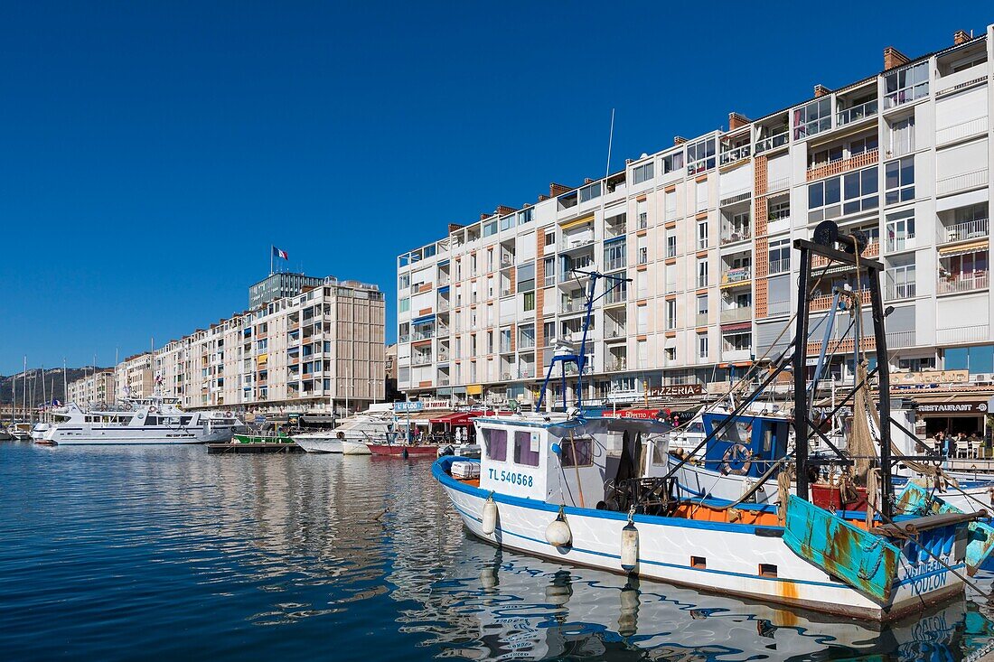 Frankreich, Var, Toulon, der Hafen, Darse Vieille, Cronstadt Kai, das Rathaus im Hintergrund