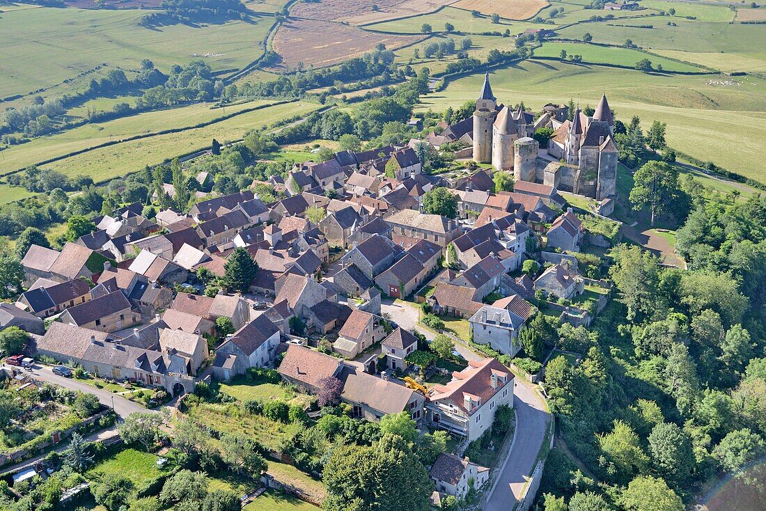 Frankreich, Cote d'Or, Chateauneuf en Auxois, mit der Aufschrift Die schönsten Dörfer Frankreichs, das Schloss (Luftaufnahme)