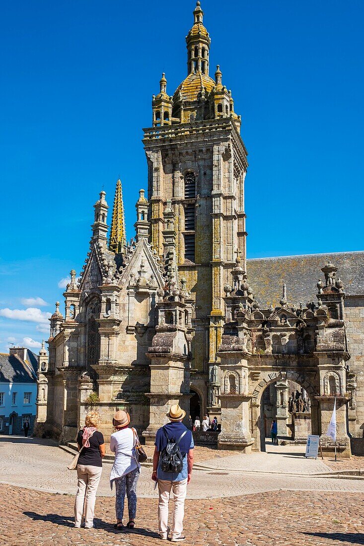 Frankreich, Finistere, Saint Thegonnec, Etappe auf dem Weg nach Santiago de Compostela, der Pfarrschluss des 16. und 17. Jahrhunderts, Kirche Notre Dame