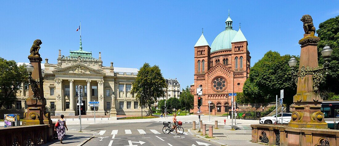 France, Bas Rhin, Strasbourg, Fonderie bridge, Palace of Justice (courtroom) and Saint-Pierre le Jeune church