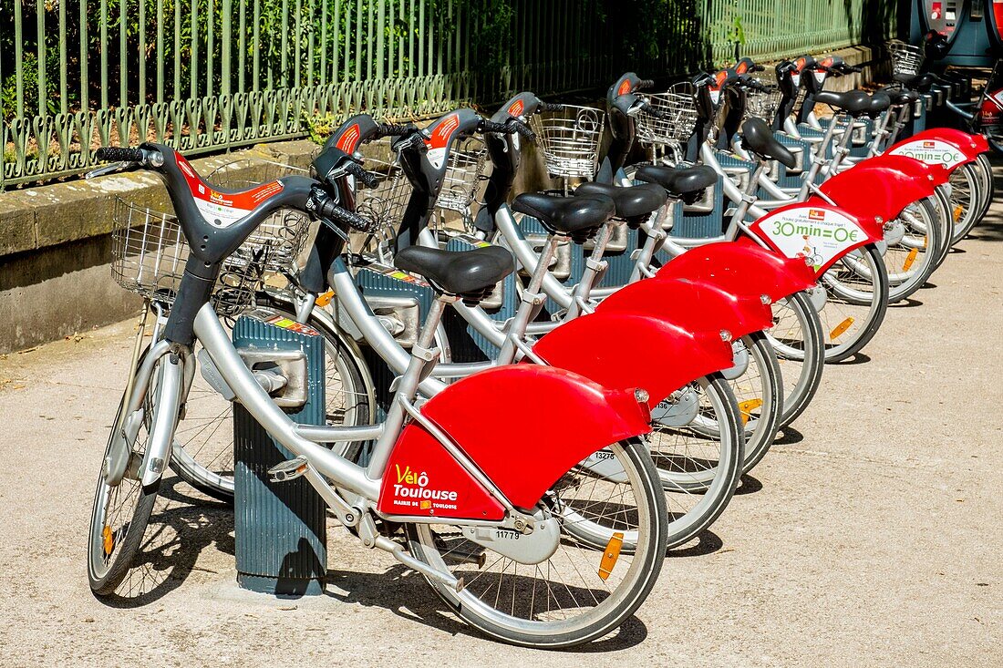 France, Haute Garonne, Toulouse, self service bicycles: Le Velo ou Velouse