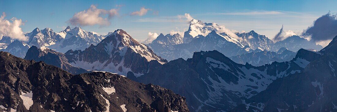 Frankreich, Hautes Alpes, Nevache, La Clarée Tal, die Schneekuppel der Bar des Ecrins (4101m) vom Col des Muandes (2828m) auf dem GR 57