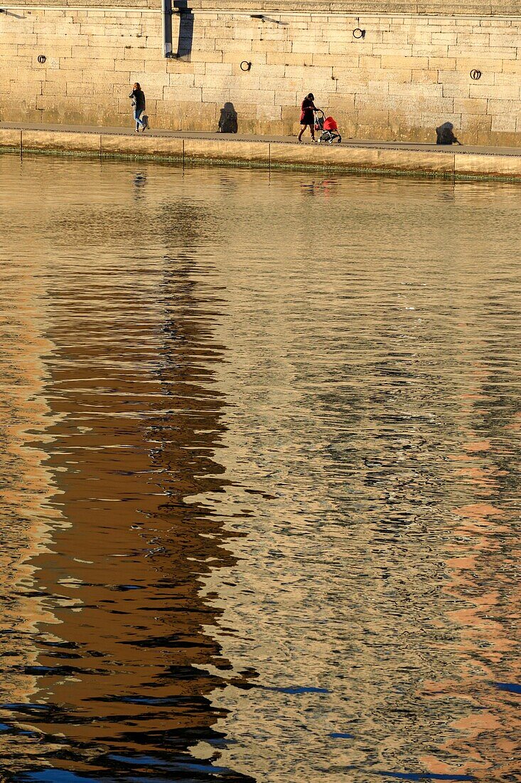 France, Rhône, Lyon, 1st district, Les Terreaux district, quai Saint Vincent on La Saône