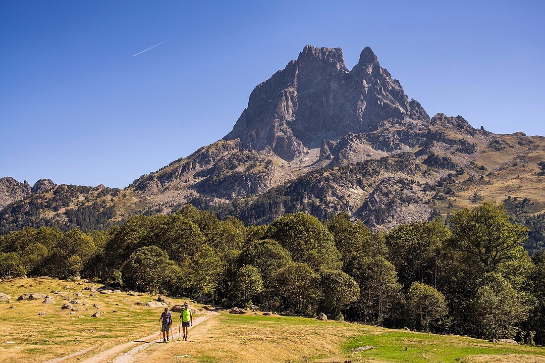 Frankreich, Pyrenees Atlantiques, Bearn, Wandern in den Pyrenäen, GR10 Wanderweg, rund um die Ayous Seen, Pic du Midi d'Ossau