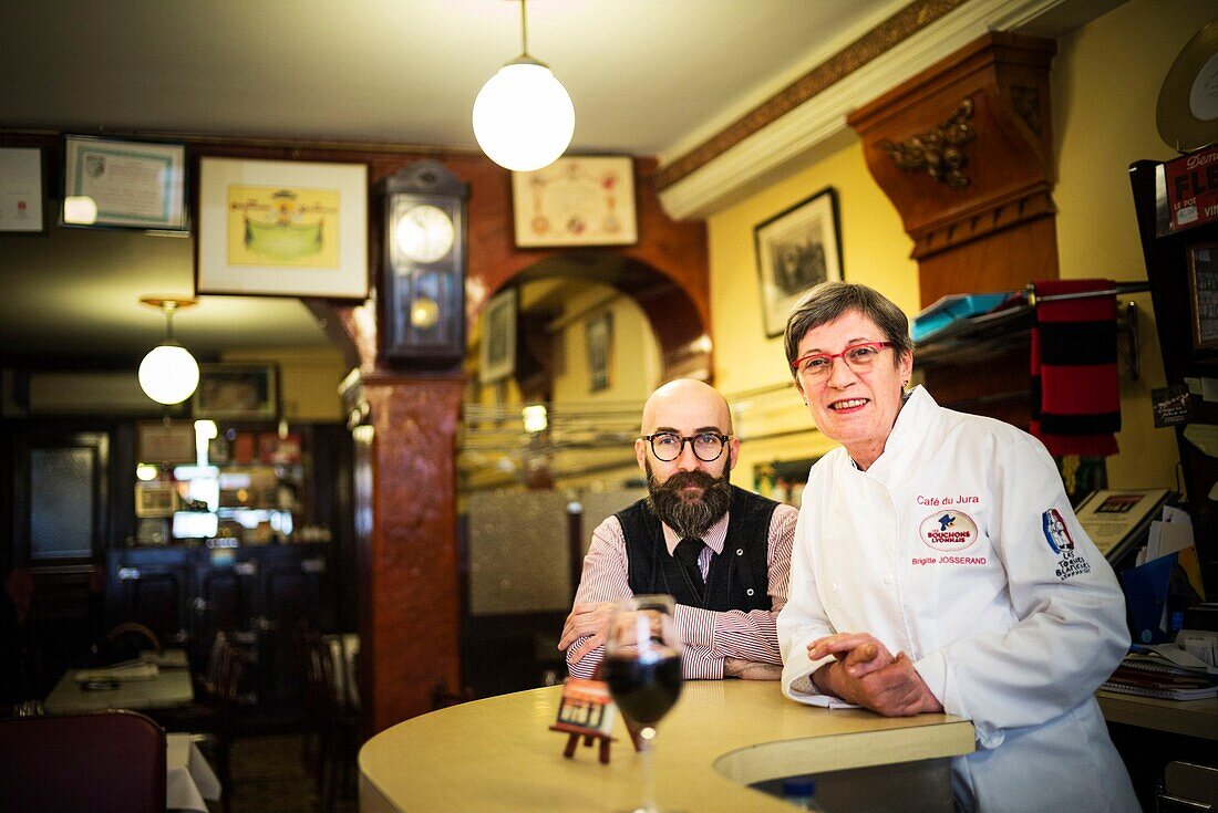 Frankreich, Rhone, Lyon, Cafe du Jura, Brigitte Josserand, Küchenchef und sein Sohn