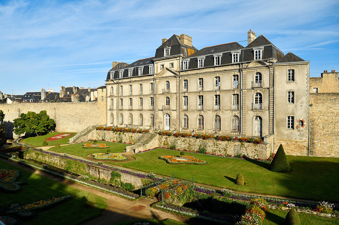 Frankreich, Morbihan, Golf von Morbihan, Vannes, Schloss l'Hermine, Garten und Festungsmauern