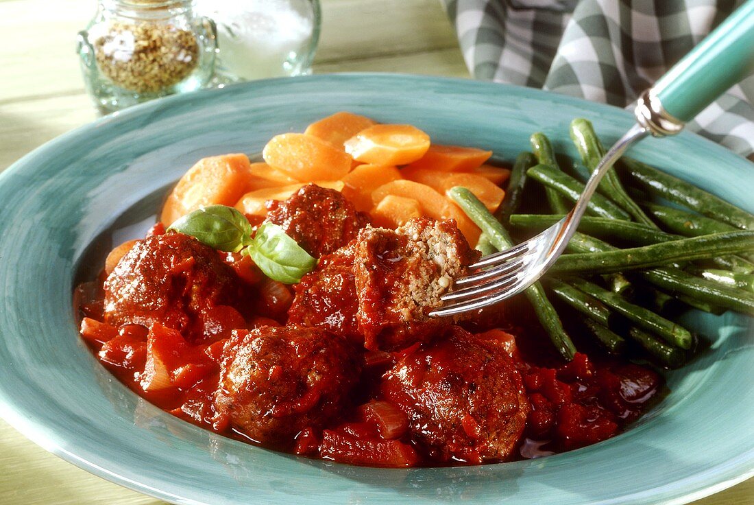 Meatballs (lamb) in tomato & red wine sauce with vegetables