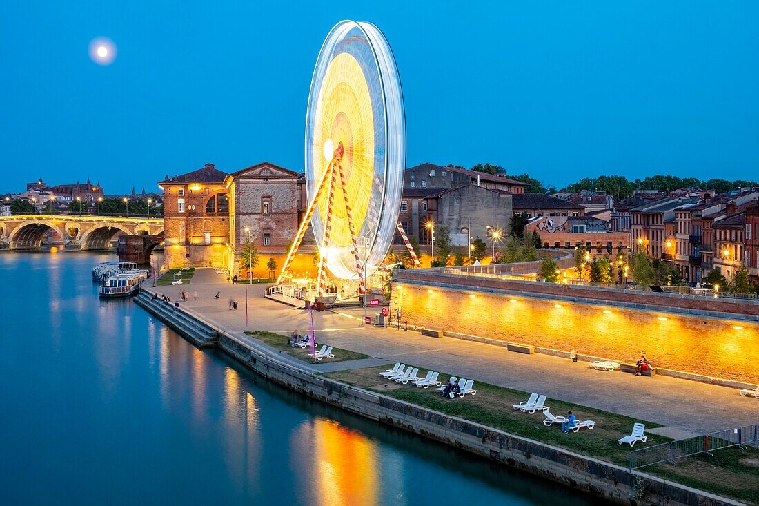 Frankreich, Haute Garonne, Toulouse, die Docks der Garonne mit der Grande Roue und dem Hotel Dieu Saint Jacques