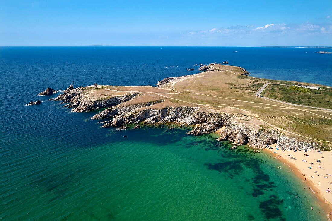 France, Morbihan, Presqu'ile de Quiberon (Quiberon peninsula), la cote sauvage (the wild coast), Saint Pierre Quiberon, Pointe du Perco the beach of Porz Guen (Port Blanc) (aerial view)