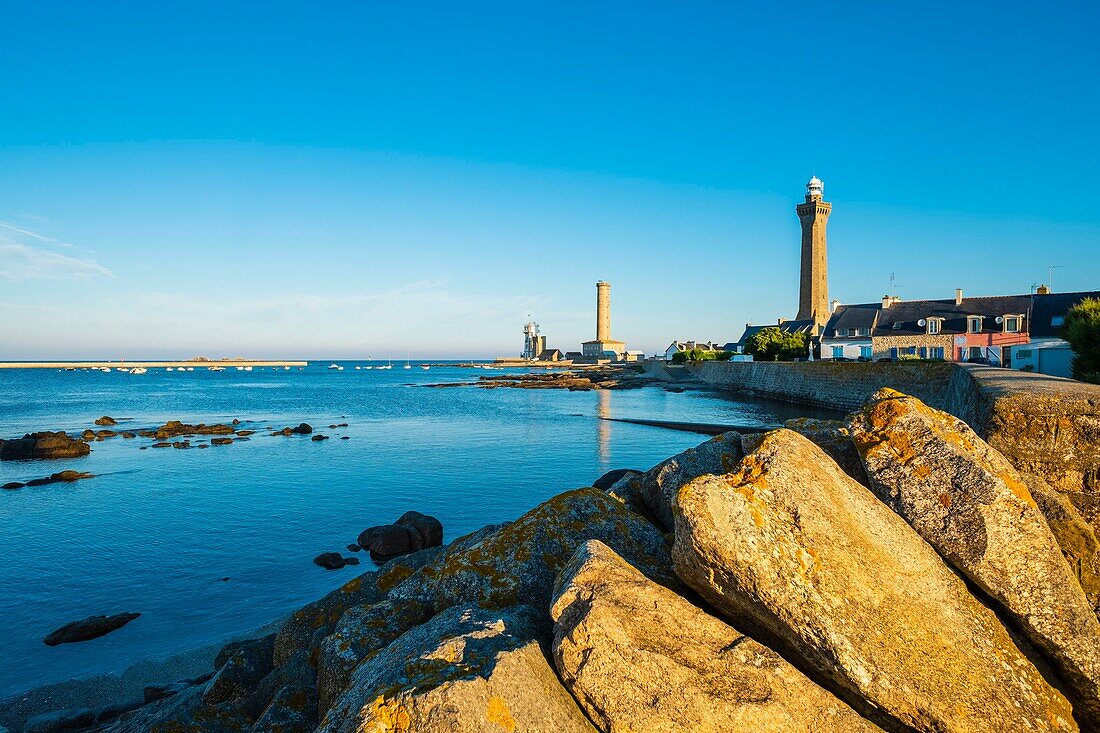 Frankreich, Finistere, Penmarc'h, Pointe de Penmarc'h, Leuchttürme Penmarc'h und Eckmuhl und das Semaphor