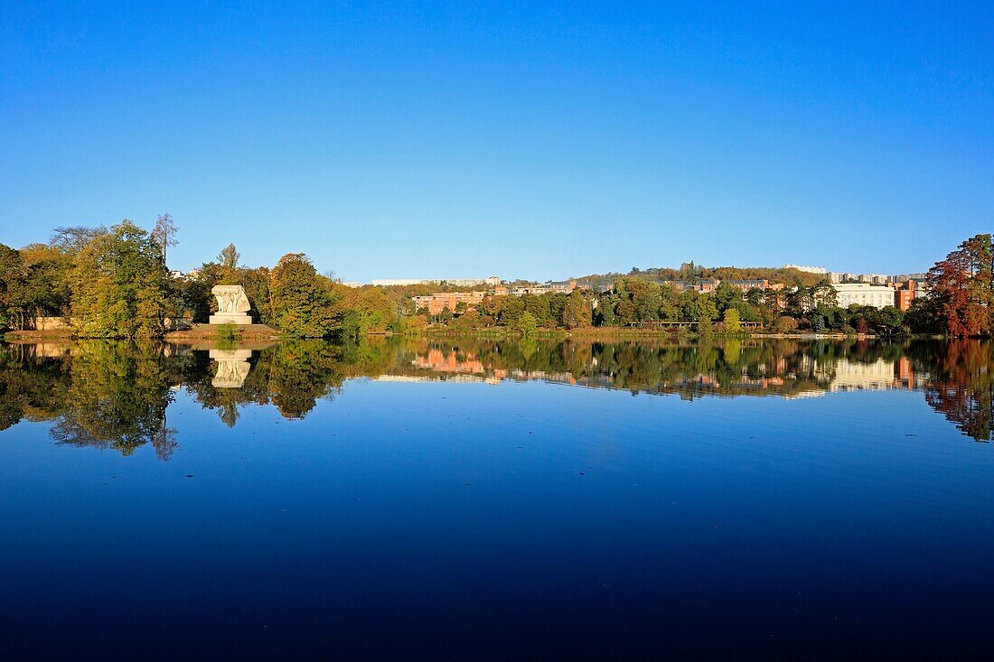 France, Rhône, Lyon, 6th district, La Tête d'Or district, Lac de la Tête d'Or lake, Caluire and Cook in the background